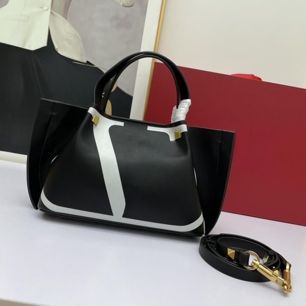 designer women's handbag calfskin shopping bag handbag crossbody purse luxury shoulder bag essential for shopping
designer women's handbag calfskin shopping bag handbag crossbody purse luxury shoulder bag essential for shopping