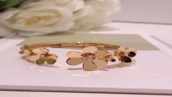 ladies trefoil diamond open multifloral bracelet party wedding couple gift fashion luxury designer bracelet with box37424654058834, Golden;silver
ladies trefoil diamond open multifloral bracelet party wedding couple gift fashion luxury designer bracelet with box37424654058834, Golden;silver