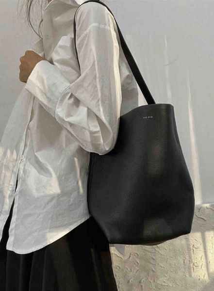 the row bag leather autumn and winter large capacity commuter one shoulder handheld tote women's small design bucket bags french minori
the row bag leather autumn and winter large capacity commuter one shoulder handheld tote women's small design bucket bags french minori