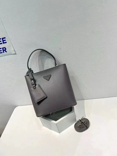 luxury bucket bag lady designer bag classic crossbody solid color leather handbag womens composite tote ladies shoulder bags plain open hard
luxury bucket bag lady designer bag classic crossbody solid color leather handbag womens composite tote ladies shoulder bags plain open hard
