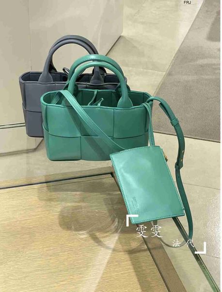 aa designer bottegasvenetas mini arco tote bag woven shopping diagonal straddle handbag have frj
aa designer bottegasvenetas mini arco tote bag woven shopping diagonal straddle handbag have frj