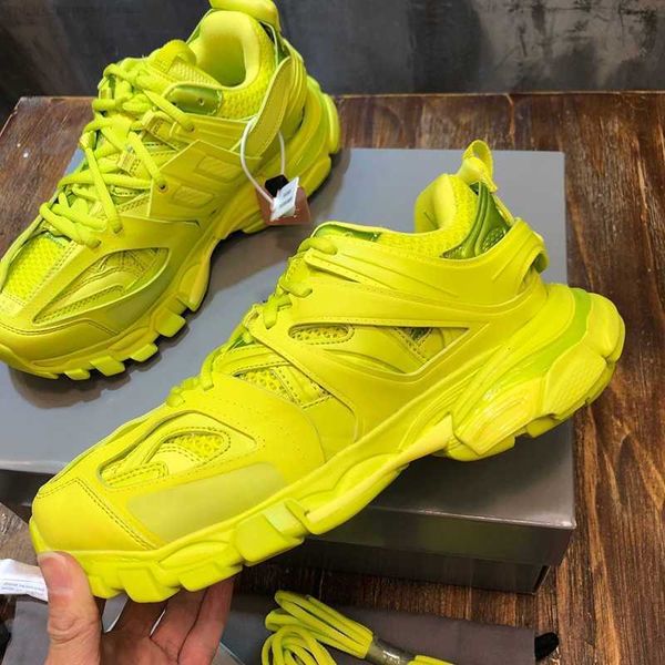 designe casual shoes runners shoes runner track 3 0 triple white black sneakers tess s r leather luxury brand trainer nylon printed platform
designe casual shoes runners shoes runner track 3 0 triple white black sneakers tess s r leather luxury brand trainer nylon printed platform