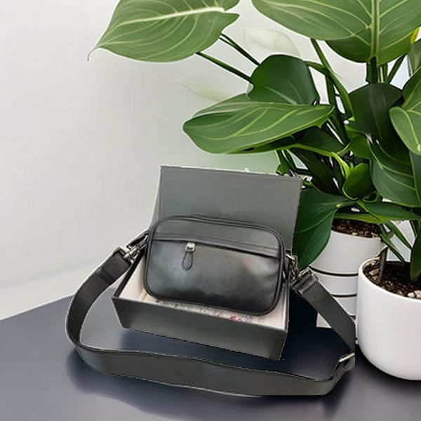 2023 market popular new cowhide men's and women's bag with stretchable shoulder strap zipper single shoulder crossbody chest bag t
2023 market popular new cowhide men's and women's bag with stretchable shoulder strap zipper single shoulder crossbody chest bag t