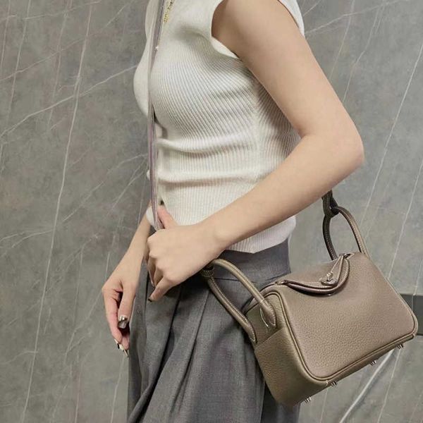 h ermes lindiss for women italian home genuine leather womens bag mini lindi 2023 new doctors casual handheld one shoulder with real logo
h ermes lindiss for women italian home genuine leather womens bag mini lindi 2023 new doctors casual handheld one shoulder with real logo