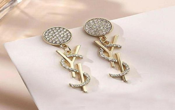 fashion women designer earrings ear stud brand 18k gold plated designers geometry letters crystal earring wedding party jewerlry c1715422, Golden;silver
fashion women designer earrings ear stud brand 18k gold plated designers geometry letters crystal earring wedding party jewerlry c1715422, Golden;silver