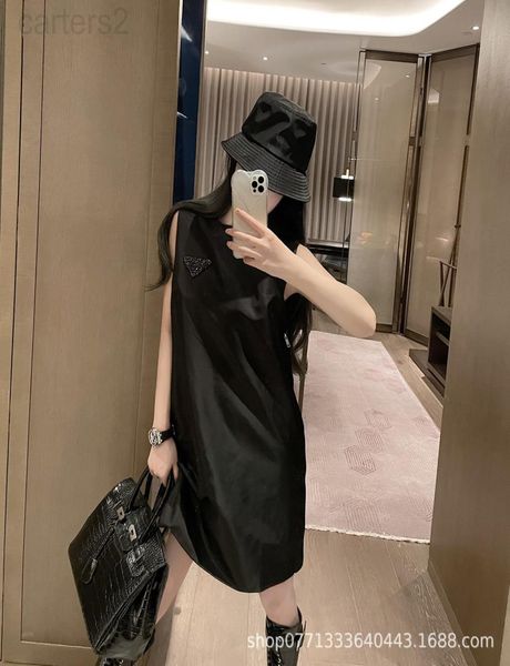 casual dresses designer pa22ss spring and summer new product side zipper design pearl triangle nylon skirt sweet sleeveless dress 9686094, Black;gray
casual dresses designer pa22ss spring and summer new product side zipper design pearl triangle nylon skirt sweet sleeveless dress 9686094, Black;gray