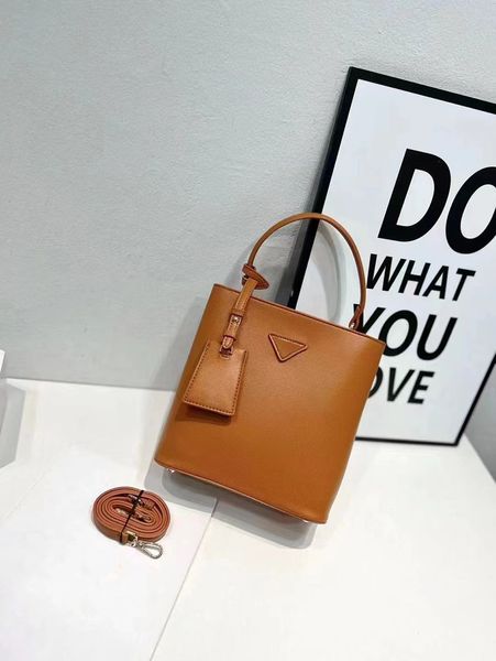 luxury bucket bag lady designer bag classic crossbody solid color leather handbag womens composite tote ladies shoulder bags plain open hard
luxury bucket bag lady designer bag classic crossbody solid color leather handbag womens composite tote ladies shoulder bags plain open hard