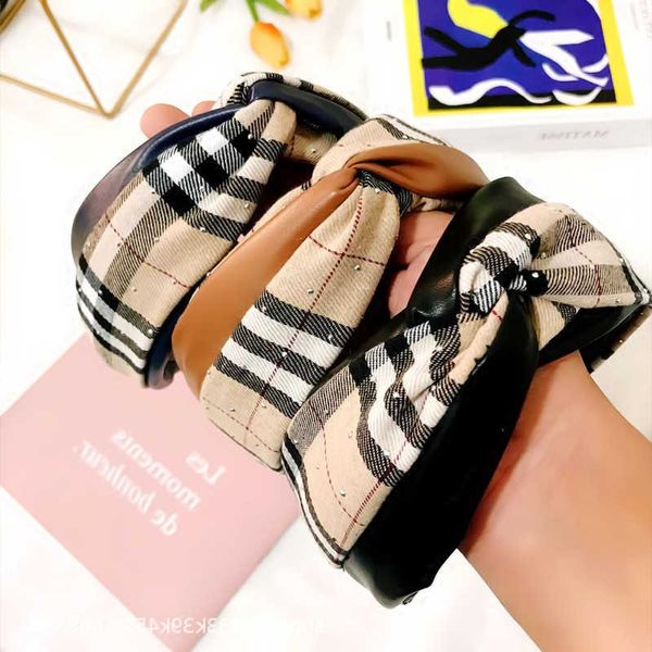 designer b urbbery scarf for women and men for winter new autumn pu leather splice hair hoops with checkered small fragrance wind knot headb, Blue;gray
designer b urbbery scarf for women and men for winter new autumn pu leather splice hair hoops with checkered small fragrance wind knot headb, Blue;gray