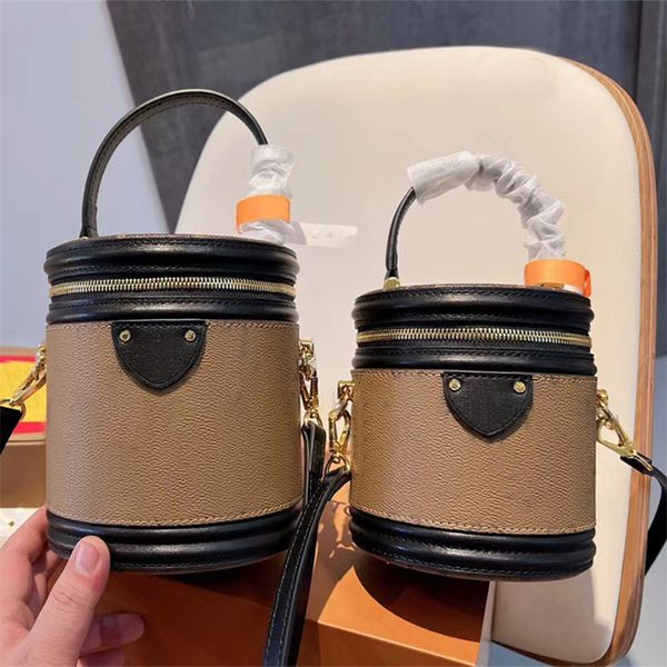 drawstring bucket bag fashion cosmetic cases leather makeup bag clutch totes handbags women mini 17cm shoulder toiletry bag crossbody pouch
drawstring bucket bag fashion cosmetic cases leather makeup bag clutch totes handbags women mini 17cm shoulder toiletry bag crossbody pouch