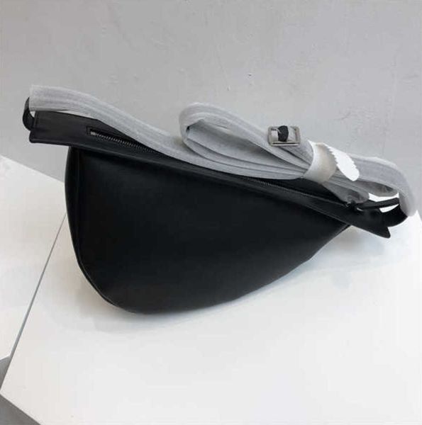 the row bag designer original fashion banana one shoulder crossbody saddle women's motorcycle fashion leisure
the row bag designer original fashion banana one shoulder crossbody saddle women's motorcycle fashion leisure