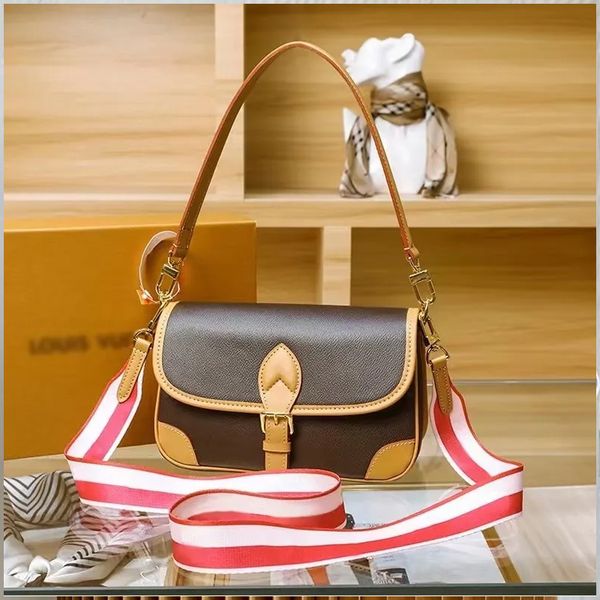fashion shoulder bag totes genuine leather crossbody women old flower designer diane baguette handbag lady large-capacity strap embossed let
fashion shoulder bag totes genuine leather crossbody women old flower designer diane baguette handbag lady large-capacity strap embossed let