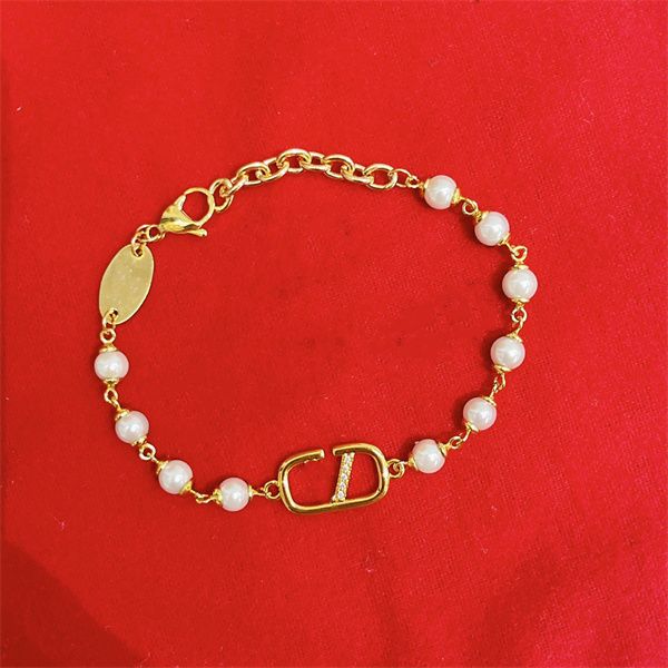 designer charm bracelet letter v logo jewelry luxury women fashion jewelry pearl metal valentinolies gift bracelets 432, Golden;silver
designer charm bracelet letter v logo jewelry luxury women fashion jewelry pearl metal valentinolies gift bracelets 432, Golden;silver