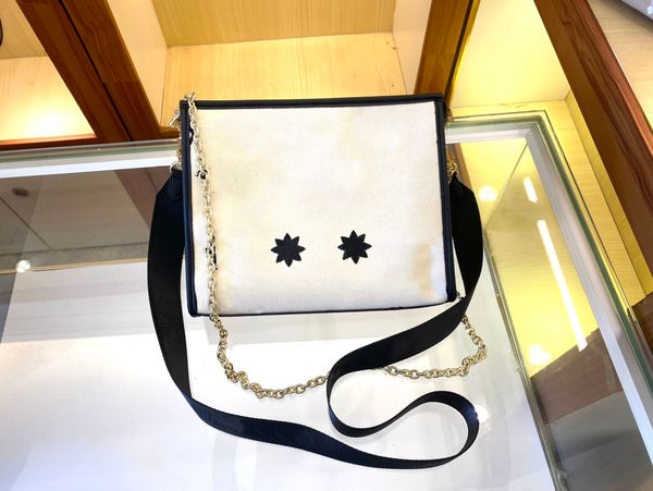 designer luxury pochette voyage chain woven shoulder bag briefcase knitting printed letter beige bicolor men's and women's messeng
designer luxury pochette voyage chain woven shoulder bag briefcase knitting printed letter beige bicolor men's and women's messeng