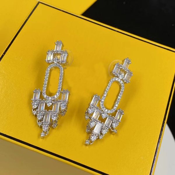 2023 new fashion crystal earrings stud women's silver brand designer earrings women's wedding party engagement gift jewelry, Golden;silver
2023 new fashion crystal earrings stud women's silver brand designer earrings women's wedding party engagement gift jewelry, Golden;silver