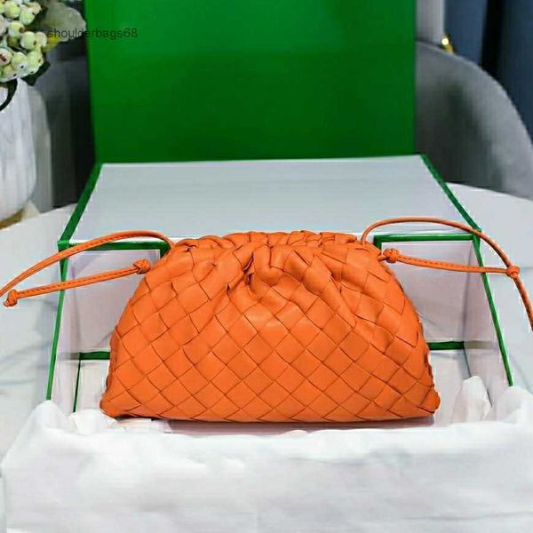 handle evening bags fashion knotted bags women creative noodle woven handbag leather luxury designer brand female purses 220322multi pochet
handle evening bags fashion knotted bags women creative noodle woven handbag leather luxury designer brand female purses 220322multi pochet