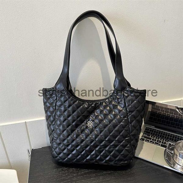 shoulder lingge embroidered thread fashion handbag 2023 summer new western commuting simple one underarm tote tidestylishhandbagsstorestylis
shoulder lingge embroidered thread fashion handbag 2023 summer new western commuting simple one underarm tote tidestylishhandbagsstorestylis