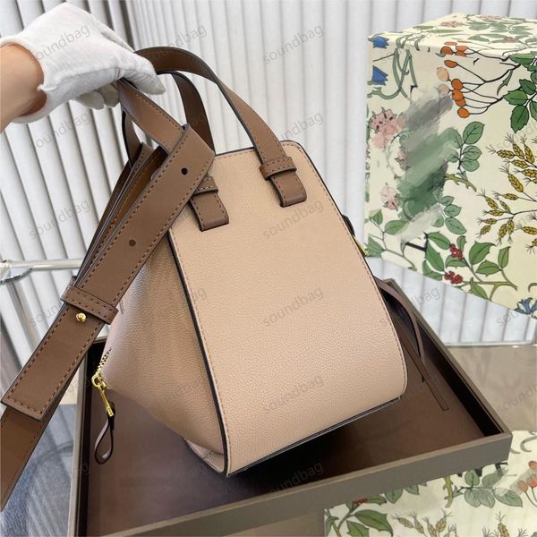 2023 premium leather hammock tote loe-design-we winged , smile face, layer cowhide, crossbody and shoulder carry brown winter autumn
2023 premium leather hammock tote loe-design-we winged , smile face, layer cowhide, crossbody and shoulder carry brown winter autumn