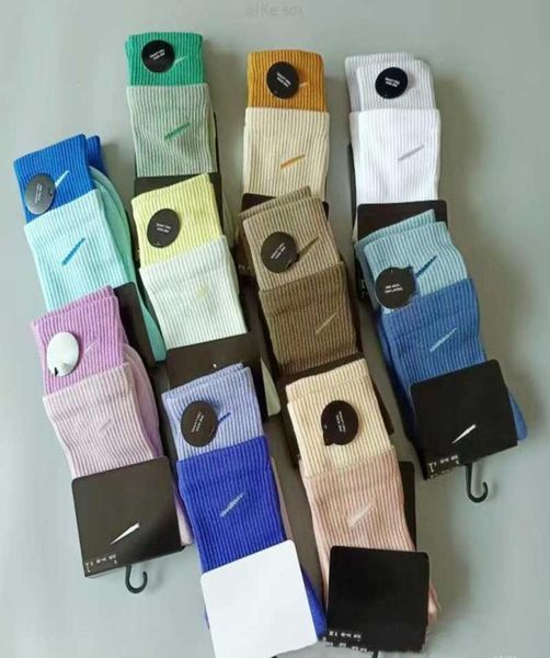 men socks women cotton classic ankle letter breathable black and white mixing football basketball sports sock l37g2846041
men socks women cotton classic ankle letter breathable black and white mixing football basketball sports sock l37g2846041