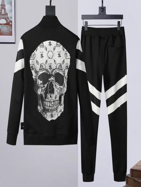 2 pieces sets tracksuit men skull autumn winter jacket sweatshirt drawstring pants phillip plain male sport hoodies running sport7064915, Gray
2 pieces sets tracksuit men skull autumn winter jacket sweatshirt drawstring pants phillip plain male sport hoodies running sport7064915, Gray
