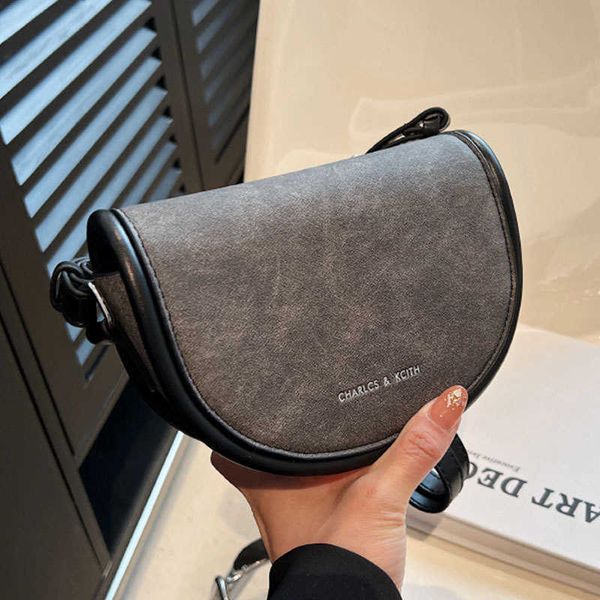 small bag women in new westernized design versatile and popular summer shoulder saddle bag
small bag women in new westernized design versatile and popular summer shoulder saddle bag