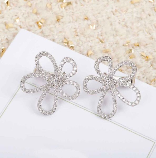 s925 silver luxurious quality large size hollow flower with diamond for women wedding jewelry gift in platinum color web 1538593195
s925 silver luxurious quality large size hollow flower with diamond for women wedding jewelry gift in platinum color web 1538593195