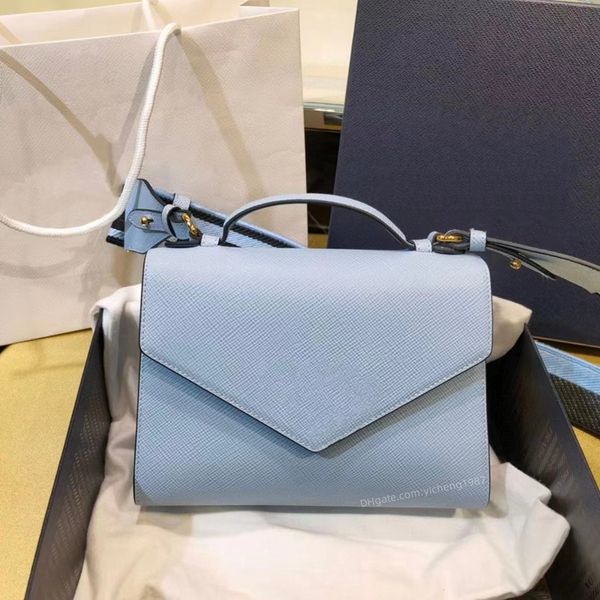 designer shoulder bag luxury handbag genuine leather flap bag 21cm monochrome tote bag level replication crossbody bag with box ing, Black;red
designer shoulder bag luxury handbag genuine leather flap bag 21cm monochrome tote bag level replication crossbody bag with box ing, Black;red