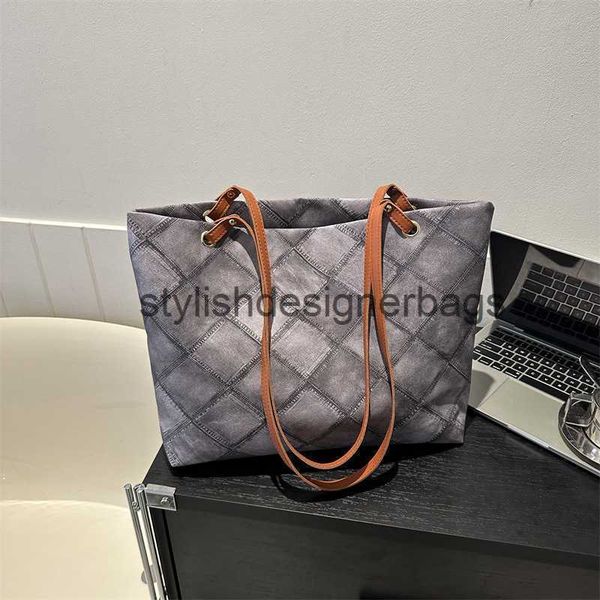 trendy and contrasting colors fashionable new minimalist westernized bag 2023 large capacity casual printed linggetote bagstylishdesignerbag
trendy and contrasting colors fashionable new minimalist westernized bag 2023 large capacity casual printed linggetote bagstylishdesignerbag