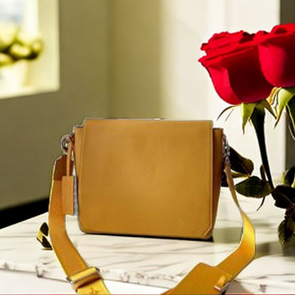 2023 cowhide men's and women's bag classic flip zipper yellow, grey, blue, white, black one shoulder crossbody bag student white c
2023 cowhide men's and women's bag classic flip zipper yellow, grey, blue, white, black one shoulder crossbody bag student white c