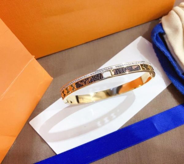 luxury designer love bracelets bangle gold plated with original box card bag unique code2465876, Golden;silver
luxury designer love bracelets bangle gold plated with original box card bag unique code2465876, Golden;silver