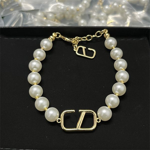 designer charm bracelet letter v logo jewelry luxury women fashion jewelry pearl metal valentinolies gift bracelets 4558, Golden;silver
designer charm bracelet letter v logo jewelry luxury women fashion jewelry pearl metal valentinolies gift bracelets 4558, Golden;silver
