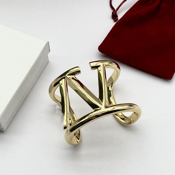 designer letter v logo bangle bracelets jewelry luxury women fashion jewelry metal valentinolies woman charm bracelet man gift 856456, Black
designer letter v logo bangle bracelets jewelry luxury women fashion jewelry metal valentinolies woman charm bracelet man gift 856456, Black