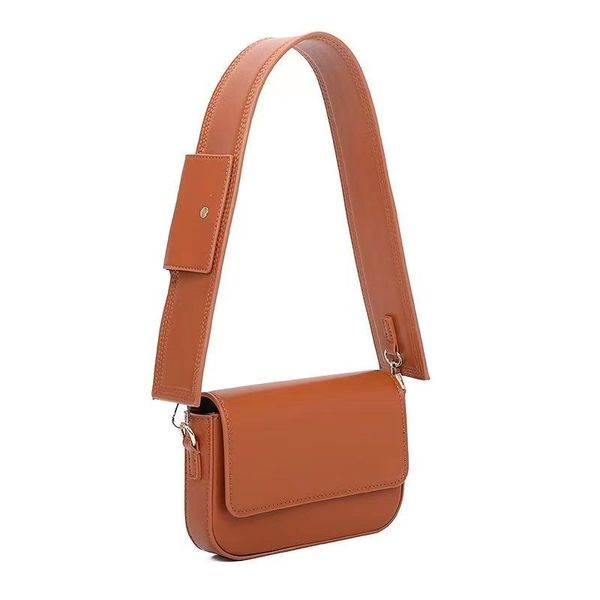 2023 new designer women's bag versatile single shoulder bag leather flap small square bag wide shoulder strap high beauty underarm bag
2023 new designer women's bag versatile single shoulder bag leather flap small square bag wide shoulder strap high beauty underarm bag