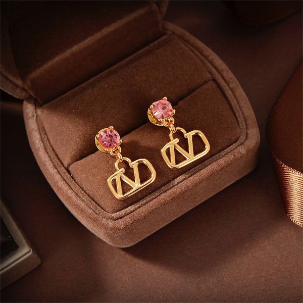 designer earring letter v logo stud earing luxury women fashion hoop jewelry metal valentinolies earring 55433, Golden;silver
designer earring letter v logo stud earing luxury women fashion hoop jewelry metal valentinolies earring 55433, Golden;silver