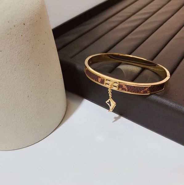 whole fashion bracelets women bangle designer lucky letter jewelry faux leather 18k gold plated stainless steel bracelet women9652115, Black
whole fashion bracelets women bangle designer lucky letter jewelry faux leather 18k gold plated stainless steel bracelet women9652115, Black