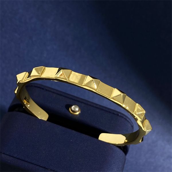 designer letter v logo bangle bracelets jewelry luxury women fashion jewelry metal valentinolies woman charm bracelet man gift 343234, Black
designer letter v logo bangle bracelets jewelry luxury women fashion jewelry metal valentinolies woman charm bracelet man gift 343234, Black
