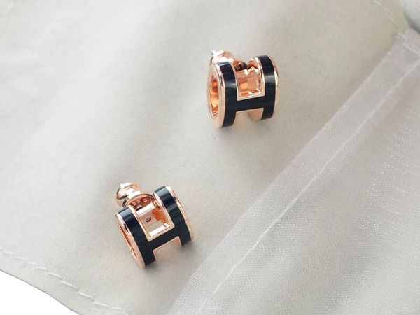realfine888 5a hm stud earrings in gold&rose gold iconic jewelry luxury designer for woman with box, Golden;silver
realfine888 5a hm stud earrings in gold&rose gold iconic jewelry luxury designer for woman with box, Golden;silver