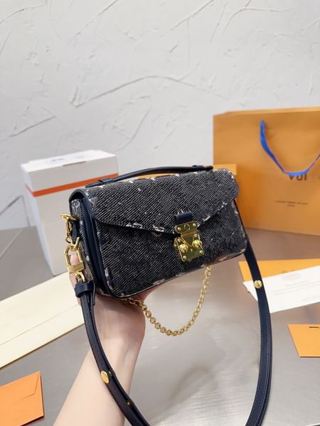 luxurys designers bag embossing flower pochette women handbag messenger bags leather metis elegant womens shoulder crossbody bag
luxurys designers bag embossing flower pochette women handbag messenger bags leather metis elegant womens shoulder crossbody bag