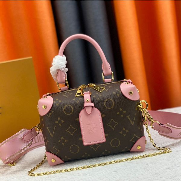 luxury designer bags mini handbag with women chain shoulder crossbody bag integrate rivet leather corners purse classic letter v clutch bag
luxury designer bags mini handbag with women chain shoulder crossbody bag integrate rivet leather corners purse classic letter v clutch bag