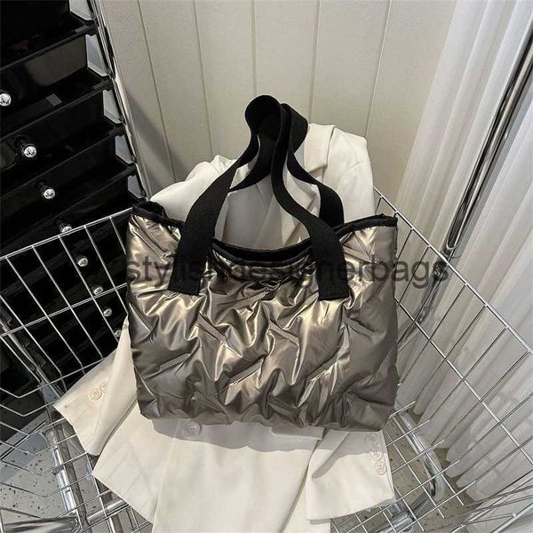 shoulder bags this year's trendy and minimalist leisure bag handbag spring/summer 2023 new westernized large capacity one shoulder tote
shoulder bags this year's trendy and minimalist leisure bag handbag spring/summer 2023 new westernized large capacity one shoulder tote