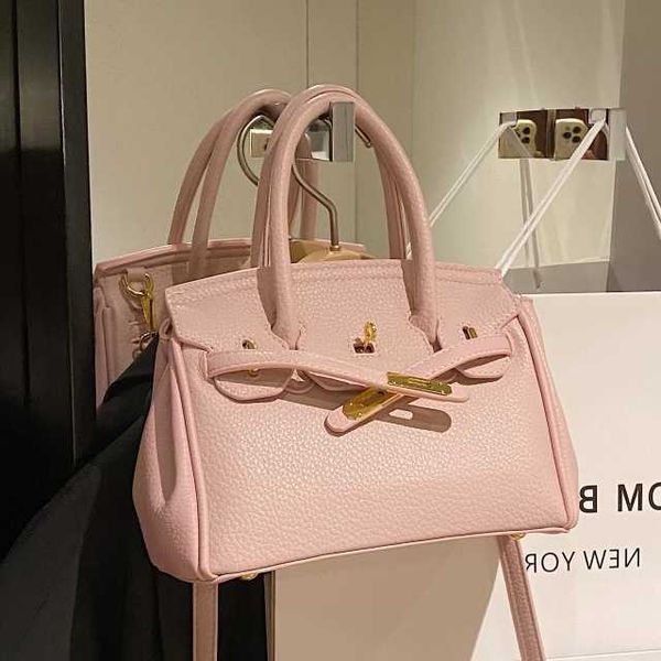 luxury designer h ermes brikiss handbags for sale net red litchi pattern large capacity handbag women 2023 new summer fashion one shoulder c
luxury designer h ermes brikiss handbags for sale net red litchi pattern large capacity handbag women 2023 new summer fashion one shoulder c
