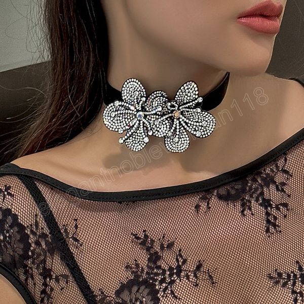 two flowers short necklace full rhinestone charm wide rope choker neck chain for women fashion jewelry collar party, Golden;silver
two flowers short necklace full rhinestone charm wide rope choker neck chain for women fashion jewelry collar party, Golden;silver