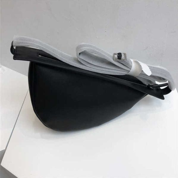 the row bag designer original fashion banana one shoulder crossbody saddle women motorcycle european and american simplicity
the row bag designer original fashion banana one shoulder crossbody saddle women motorcycle european and american simplicity