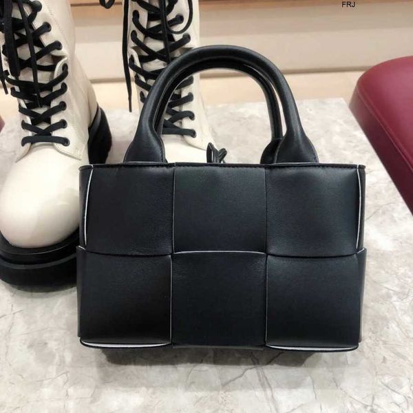 aa designer bottegasvenetas new mini candy arco tote woven womens bag shopping handheld one shoulder crossbody two have frj
aa designer bottegasvenetas new mini candy arco tote woven womens bag shopping handheld one shoulder crossbody two have frj