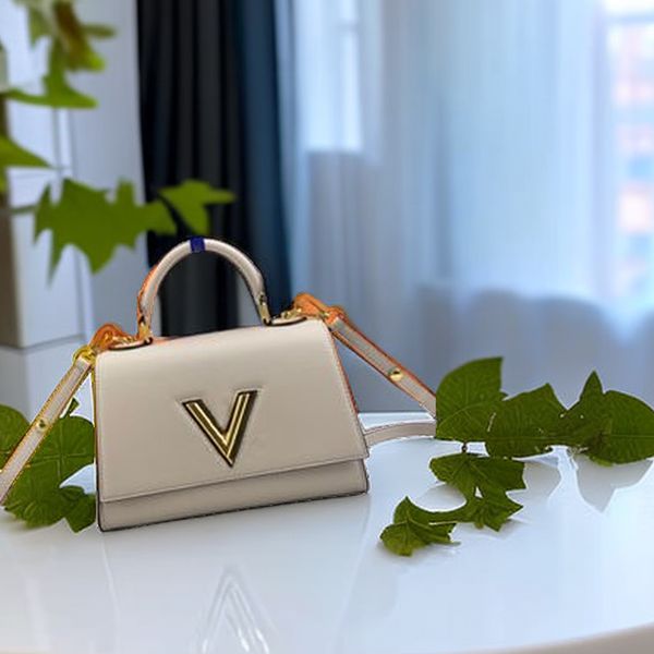luxury luxury brand selling women's handbags with large capacity and leather are the first choice for holiday vacations of shipping
luxury luxury brand selling women's handbags with large capacity and leather are the first choice for holiday vacations of shipping