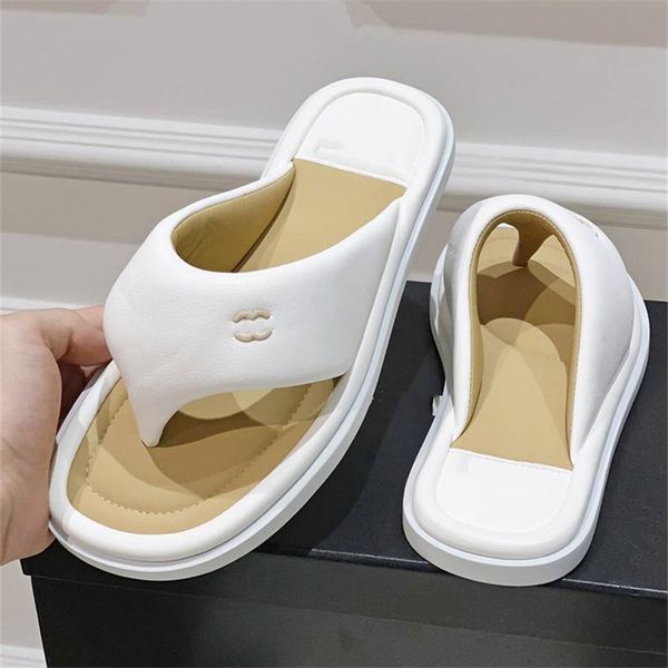 fashionable beach shoes 2023 channel luxurious design retro decoration men's and women's summer leather canvas rubber flat bottome
fashionable beach shoes 2023 channel luxurious design retro decoration men's and women's summer leather canvas rubber flat bottome