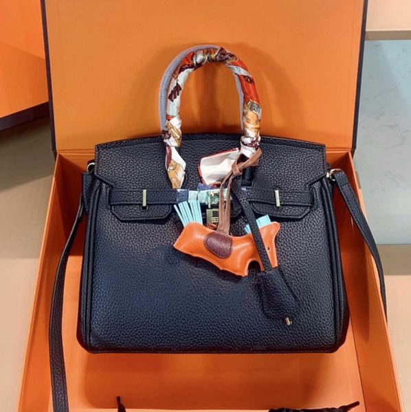 birkin designer bag women tote luxury handbag brand shoulder bag large capacity multifunctional with original dust fashion goes with everyth
birkin designer bag women tote luxury handbag brand shoulder bag large capacity multifunctional with original dust fashion goes with everyth