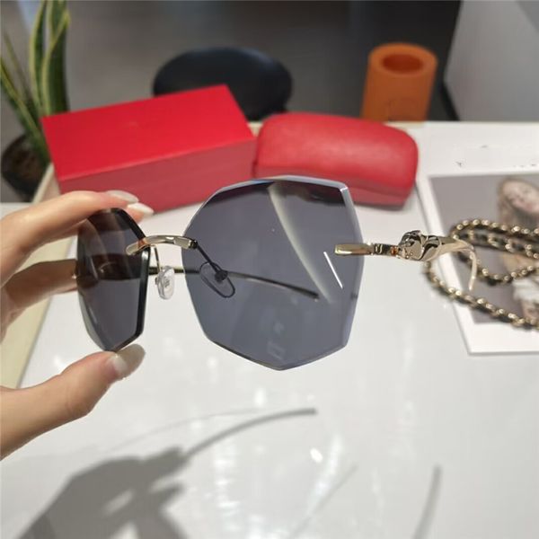 designer sunglasses for women and men fashion model special uv400 protection letters big leg double beam frame outdoor luxury design women s, White;black
designer sunglasses for women and men fashion model special uv400 protection letters big leg double beam frame outdoor luxury design women s, White;black