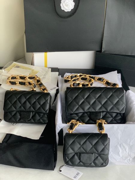 10a super original quality women chain caviar lambskin shoulder bag luxurys designers cf flap bag classic fashion crossbody plaid hangbag la
10a super original quality women chain caviar lambskin shoulder bag luxurys designers cf flap bag classic fashion crossbody plaid hangbag la