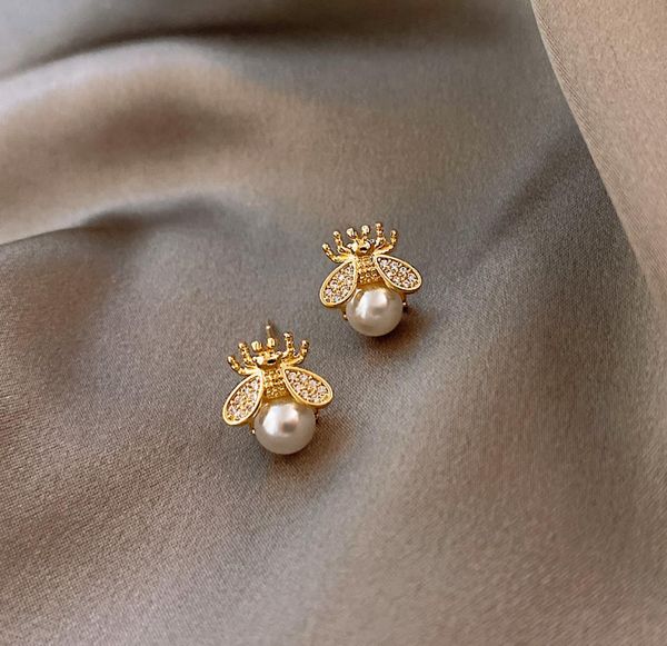 stud trendy simple and luxurious pearl earring charm lady design sense bee insect earrings jewelry for women girls party wedding g7689815, Golden;silver 
stud trendy simple and luxurious pearl earring charm lady design sense bee insect earrings jewelry for women girls party wedding g7689815, Golden;silver