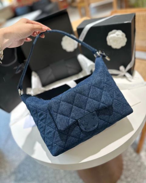 women's luxury designer hippie shoulder bag fashion classic sheepskin pattern leather quilted handbag large capacity casual versatile
women's luxury designer hippie shoulder bag fashion classic sheepskin pattern leather quilted handbag large capacity casual versatile